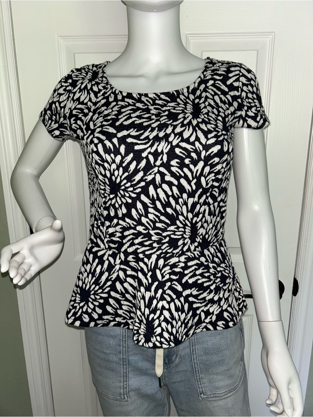 Ann Taylor Navy and White Floral Short Sleeve Peplum Tee